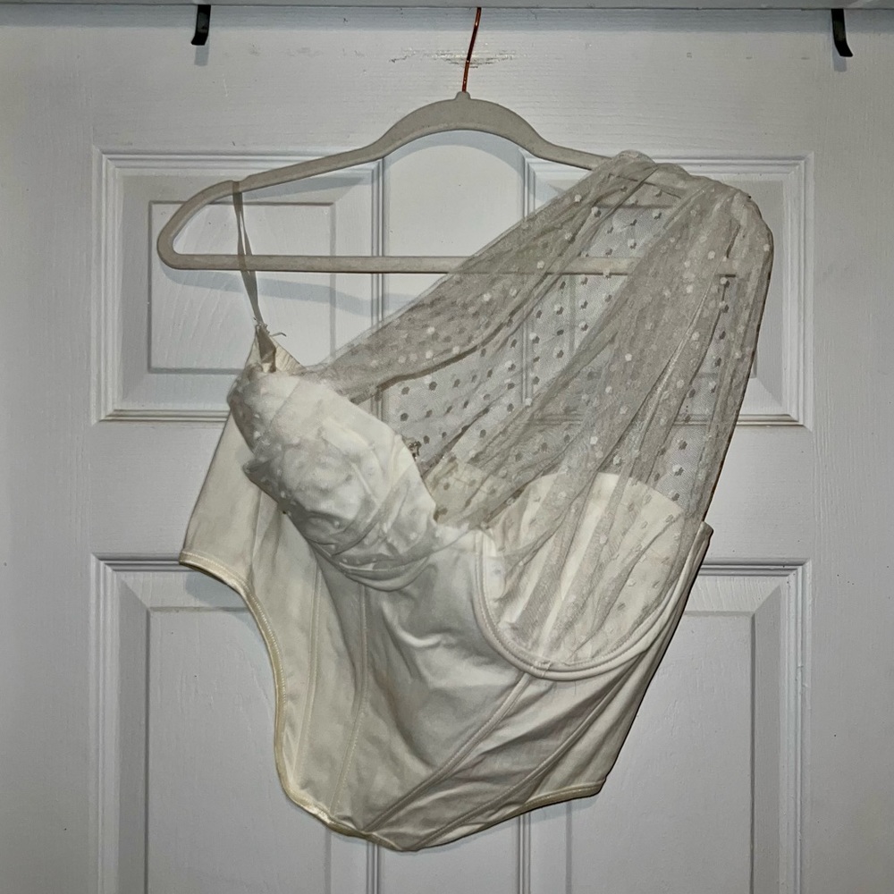 NWOT FASHION NOVA Cropped Strapless Corset With Draped White Lace